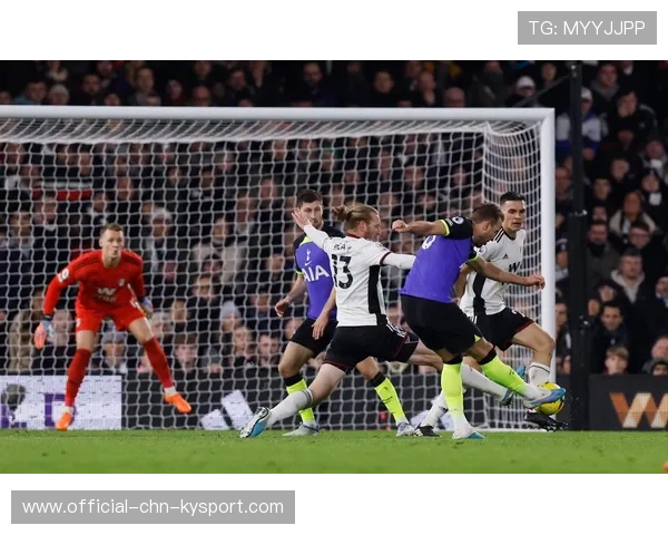 凯恩背身回传瞬间创造破门机会，热刺前线更具层次